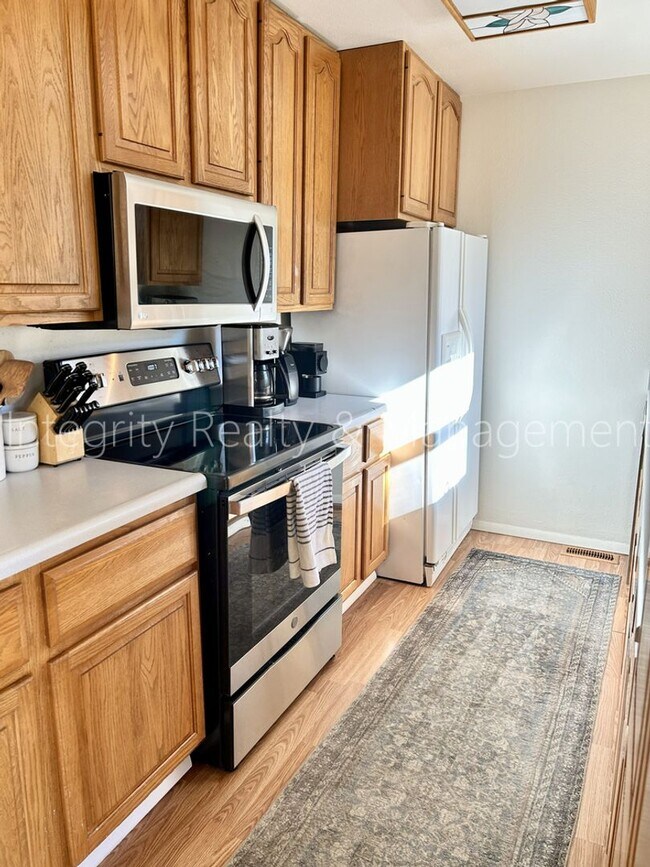 Building Photo - 9722 W Polk Dr