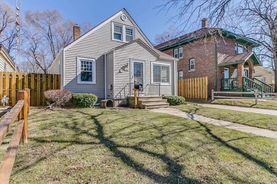 Well manicured lawn - 7021 35th Avenue