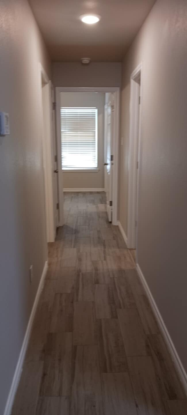 Building Photo - 2611 Leroy Ln