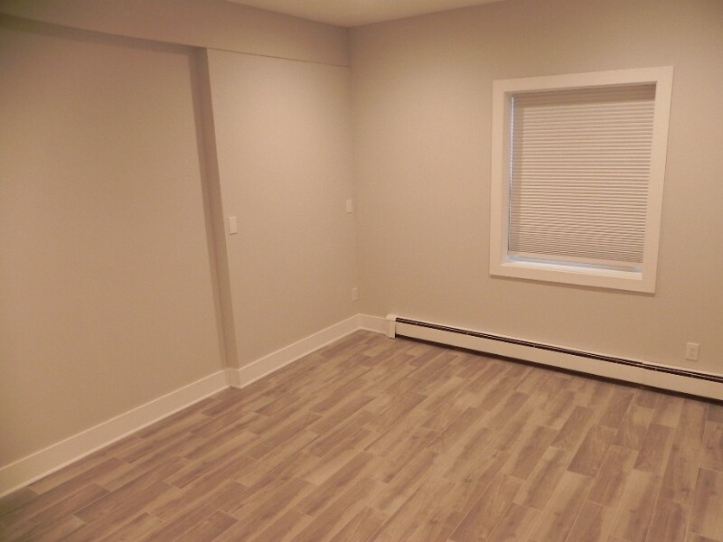 Building Photo - 58 Van Zant St