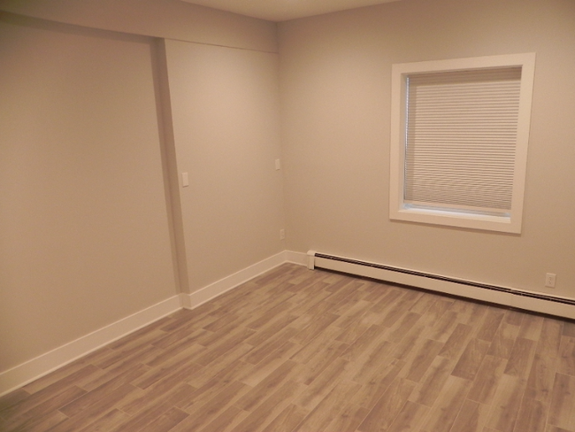 Building Photo - 58 Van Zant St
