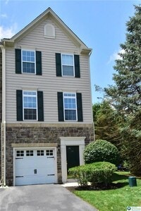 Building Photo - 1600 Oakridge Ln