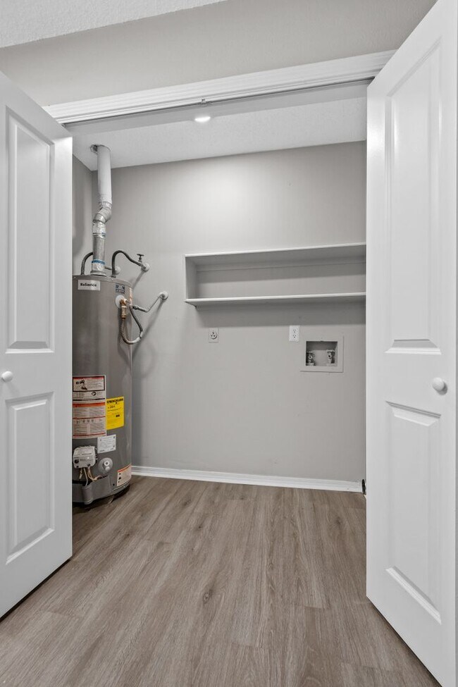 Building Photo - Cozy 2 Bedroom Duplex with Fireplace & Spacious Backyard!