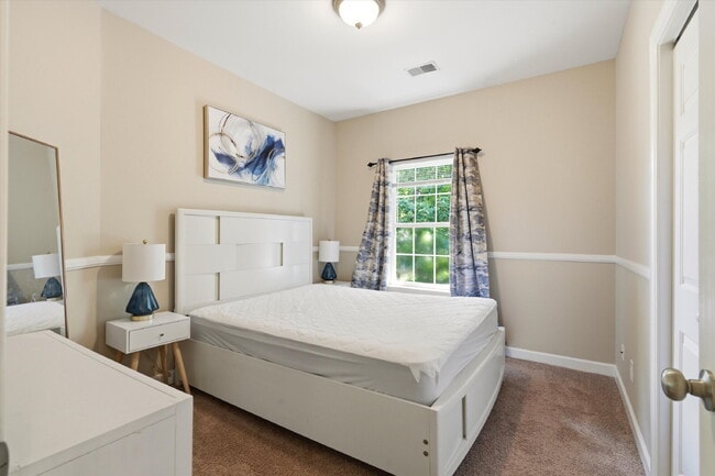 Building Photo - 407 S Elgin Ct