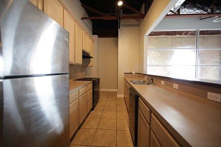 Building Photo - 319 N Mesquite St