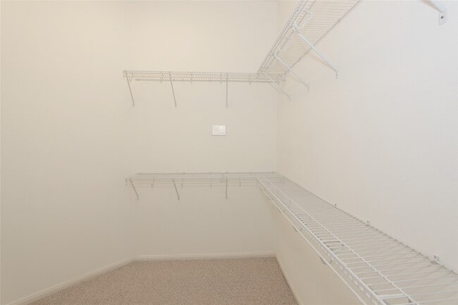 Building Photo - 2002 Lansing Cove Dr