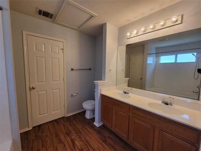 Building Photo - 152 Dressen