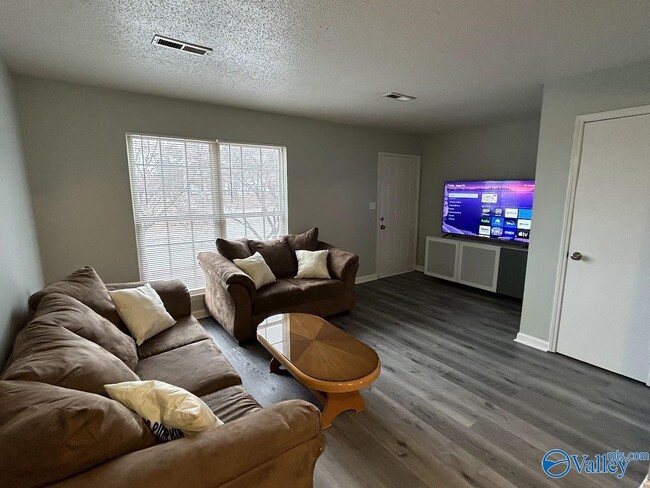 Building Photo - 2014 Hobbs Rd SE