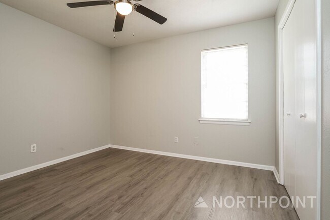 Building Photo - 3 BR/1.5BA | Updated Single Family Home | Front yard |In Hurst!