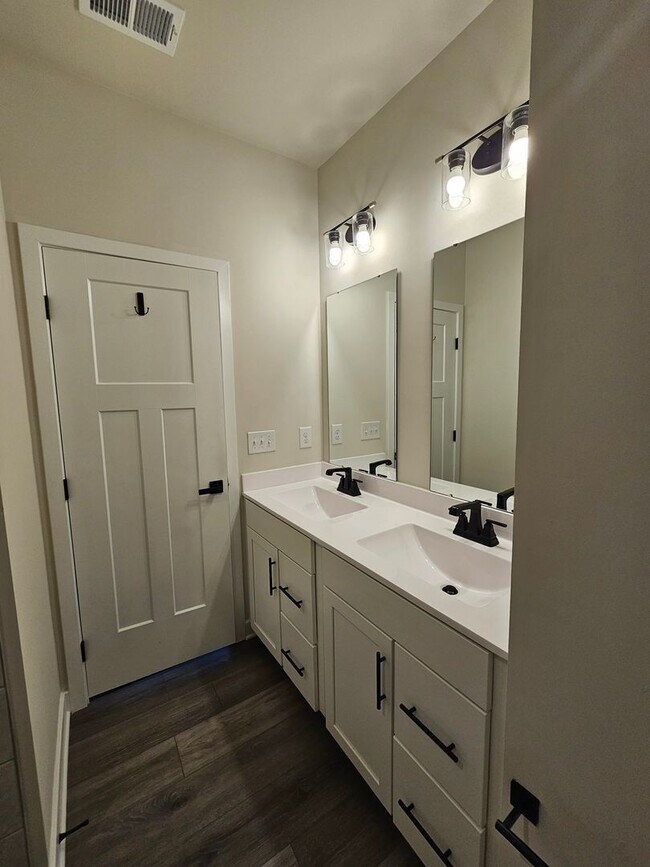 Building Photo - 3 bedroom 3.5 Bath - Long Term Rental in Myrtle Beach, SC