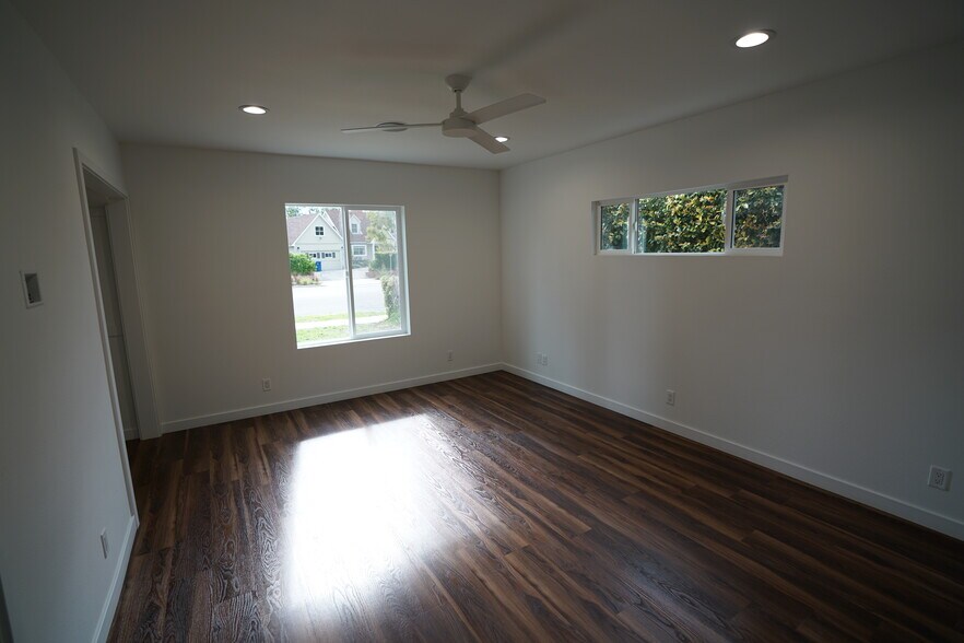 Building Photo - 4466 Sherman Oaks Cir