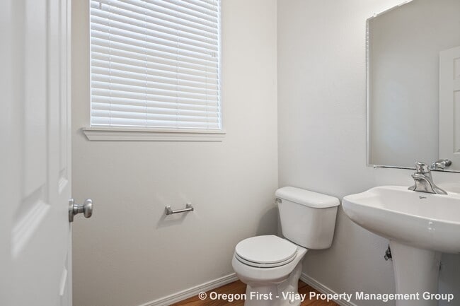 Building Photo - 17097 SW Glen Park Ct