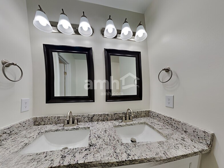 Building Photo - 2034 Fiona Way