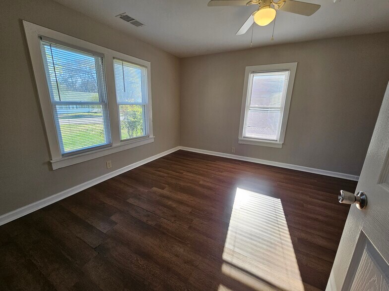 Building Photo - 219 W Adams Ave