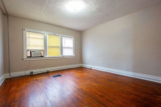 Building Photo - 2202 Wirt St