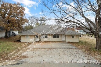 Building Photo - Remodeled two bedroom duplex