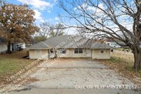 Building Photo - Remodeled two bedroom duplex