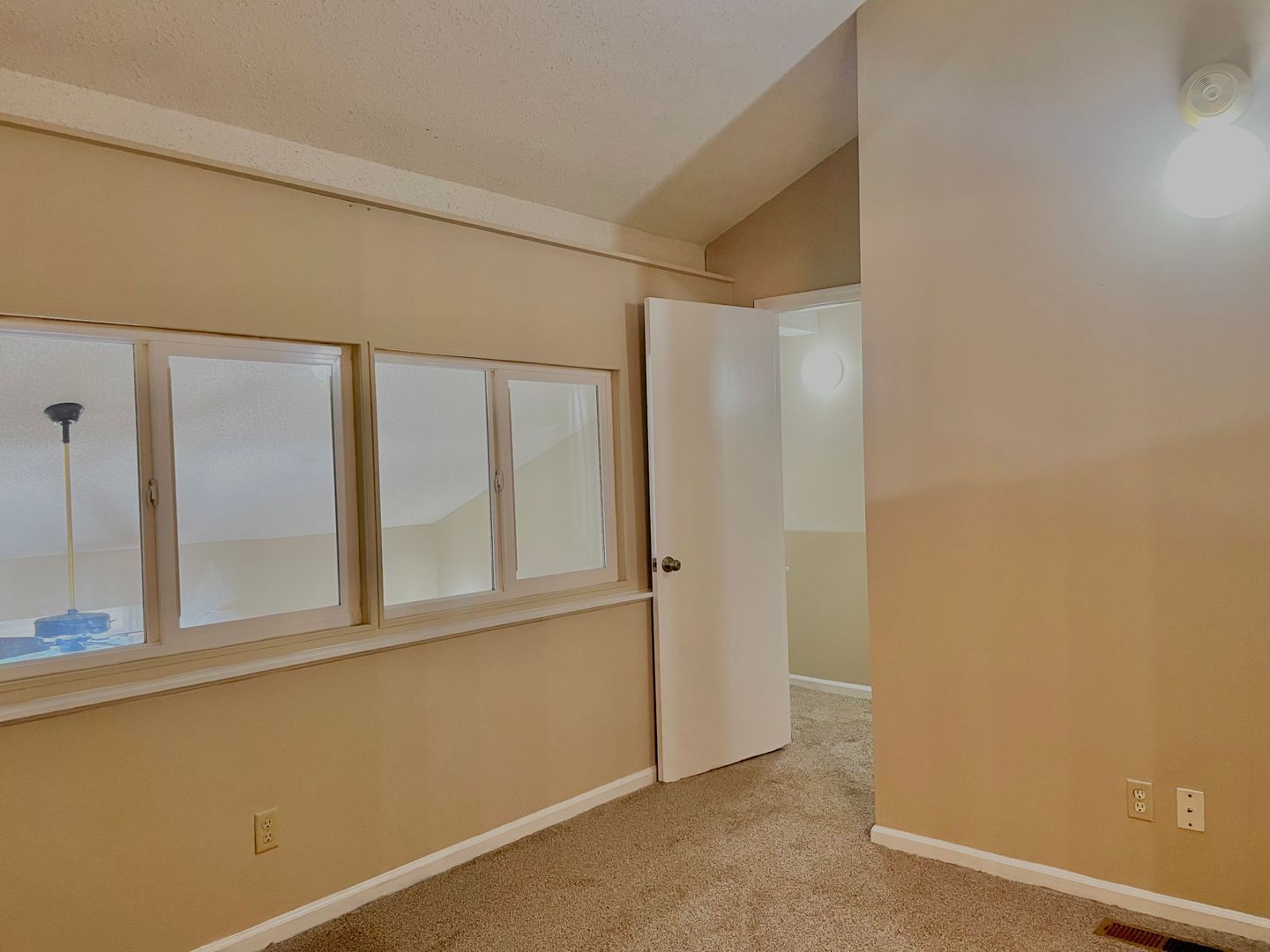 Building Photo - Crossland Downs