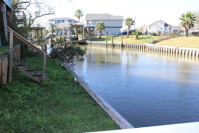 Building Photo - 440 Creek Dr