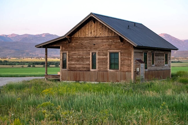 Building Photo - 8577 Drake Crk Ln