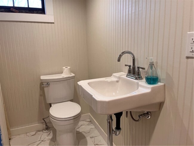 Building Photo - 410 N Main St