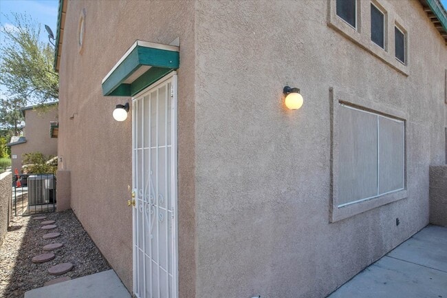 Building Photo - 5199 Souvenir Ln