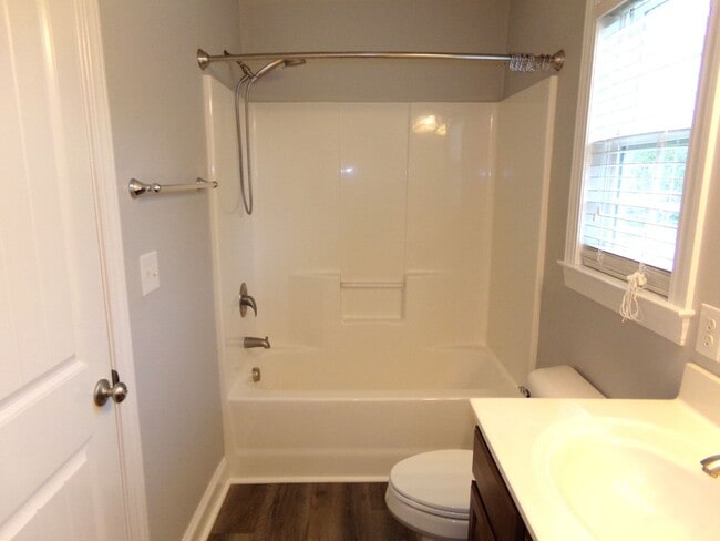 Building Photo - Beautiful Home in Indian Hills