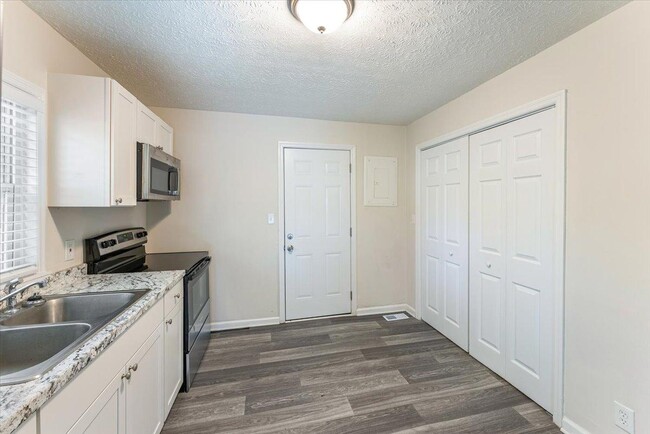Building Photo - 158 Hamilton Cir
