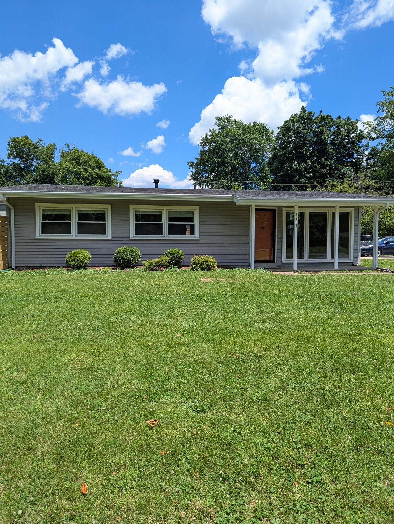 Building Photo - 1701 Brentmoor Ln