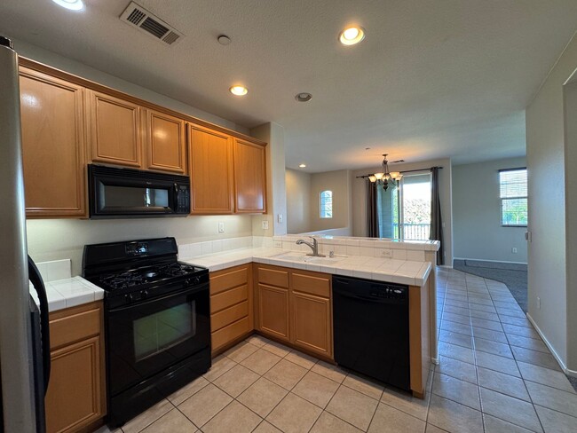Building Photo - Cute 2 bedroom Condo Available for Rent