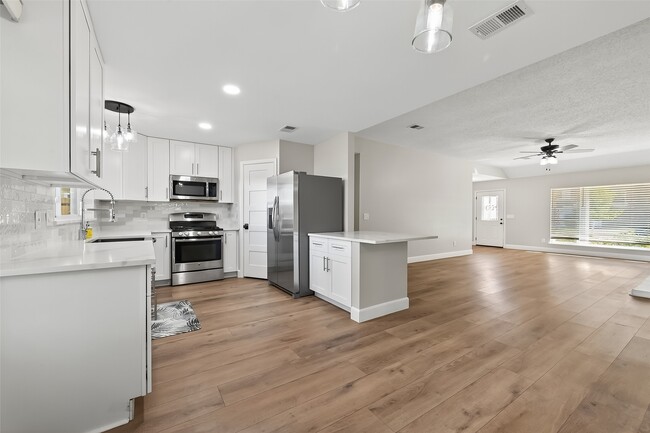 Building Photo - 21234 Park Willow Dr