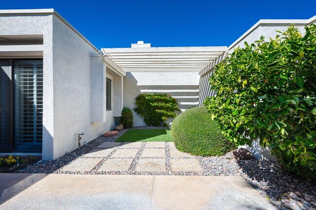 Building Photo - 717 Inverness Dr