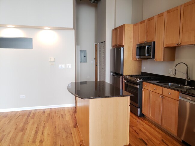 Building Photo - 758 N Larrabee St