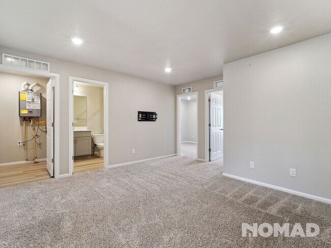 Building Photo - 6112 N Lisbon St