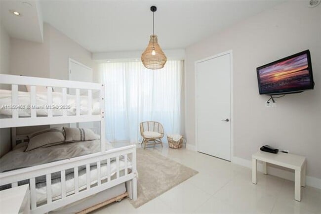 Building Photo - 15901 Collins Ave