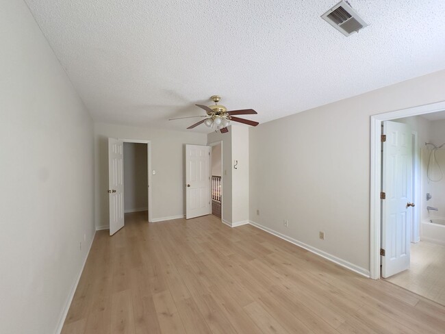 Building Photo - Knoxville 37922 - Beautiful 3 bedroom cond...