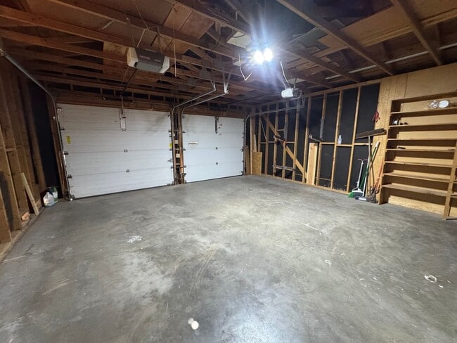 Building Photo - Well-maintained Northeast Gem!