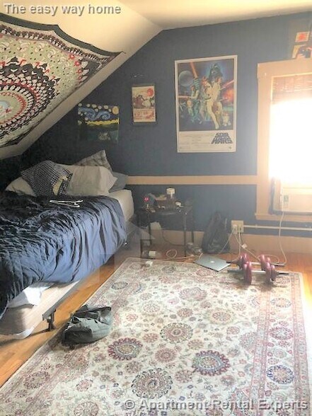 Building Photo - 19 Strathmore Rd