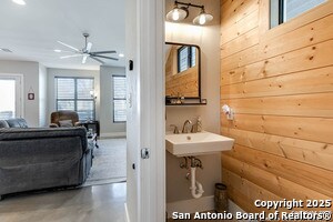 Building Photo - 203 Nogalitos St
