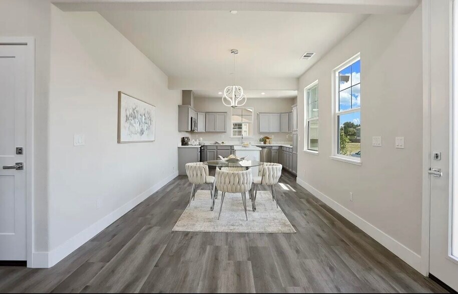 Building Photo - 1673 Bella Lago Dr