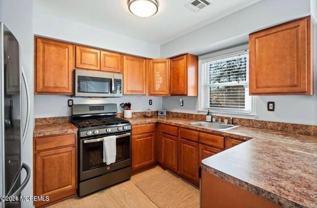 Building Photo - 209 Sinclair Ave