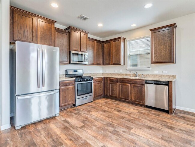 Building Photo - 398 Wapiti Rd