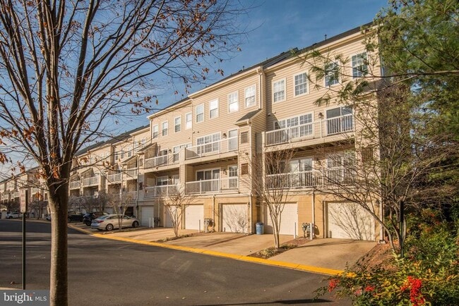 Building Photo - 1984 Crescent Park Dr