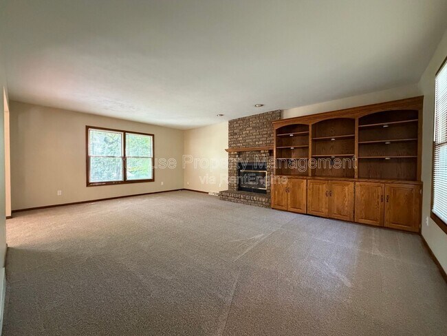 Building Photo - 3696 Senna Dr NE