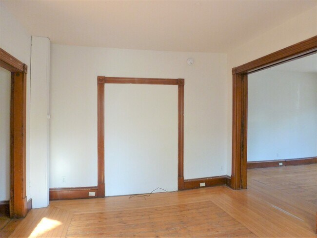 Building Photo - 12 Hickok Pl