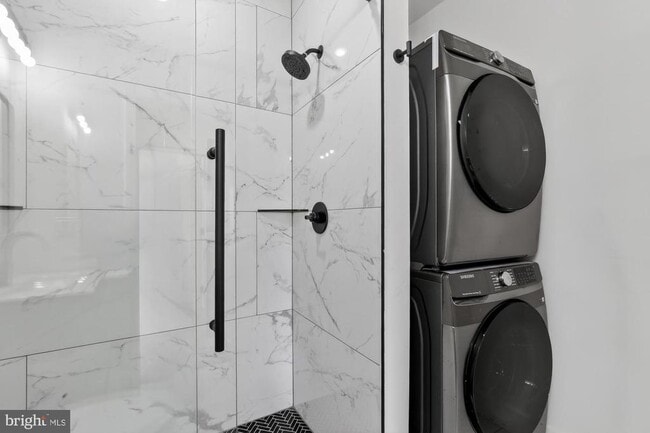 Building Photo - 2331 E York St