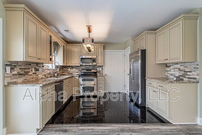 Building Photo - 208 Day Break Ct