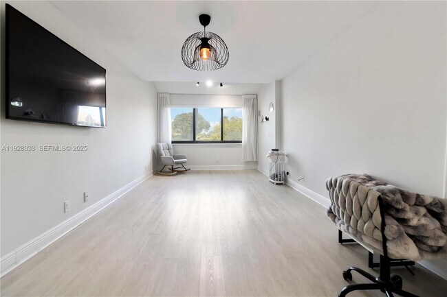 Building Photo - 3475 Emerald Oaks Dr