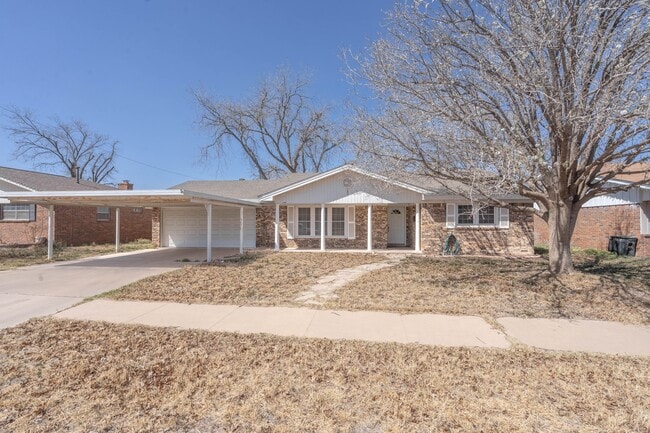 Building Photo - 3320 W Dengar Ave