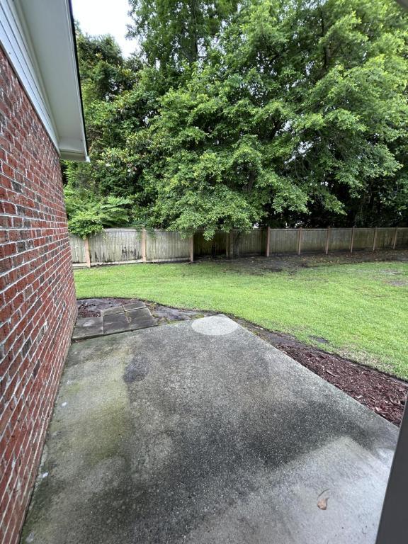 Building Photo - 1600 Sturdivant Dr